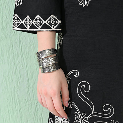 Myshka Women's Embroidered Calf Length Black Kurta With Palazzo