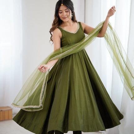 Lorenvalley Fashion Green Pure Romansilk Chanderi Fabric Yoke Fancy Lace Work Anarkali Kurta Pant With Dupatta Set