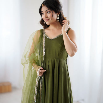 Lorenvalley Fashion Green Pure Romansilk Chanderi Fabric Yoke Fancy Lace Work Anarkali Kurta Pant With Dupatta Set