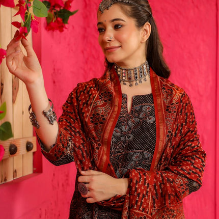 Divine Drape Women's Roman Slub Printed Straight Kurta Pant With Dupatta - Brown