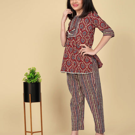 Divine Drape Girls Poly Cotton Maroon Printed Straight Kids Kurta Pant Set