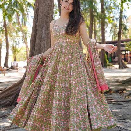 Sonakshi Women's Green Maslin Digital Print Full Round Flair Anarkali Gown Set With Dupatta