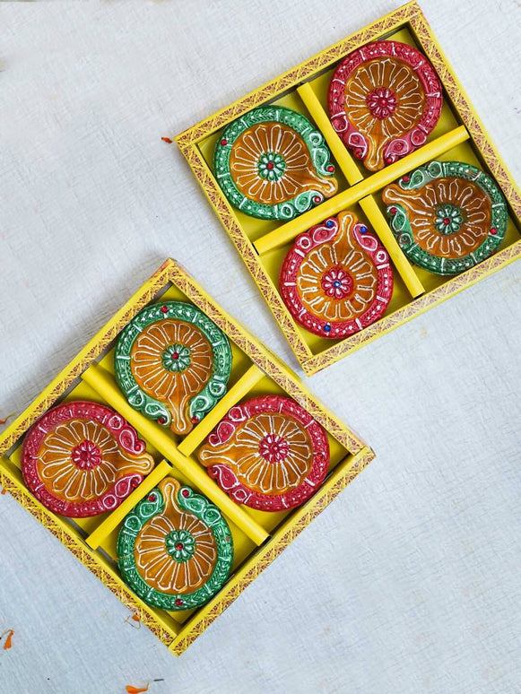 Tied Ribbons Set of 8 Maroon & Green Terracotta Diyas